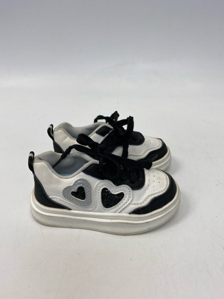 SIZE 24 White Black Lace-Up Girl&