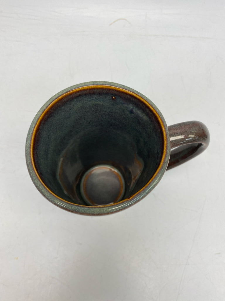 Gray Brown Dogs Pottery