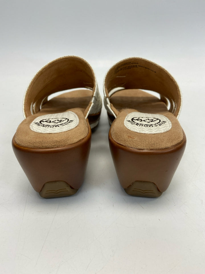 White Mountain  Size 6 White Sandals