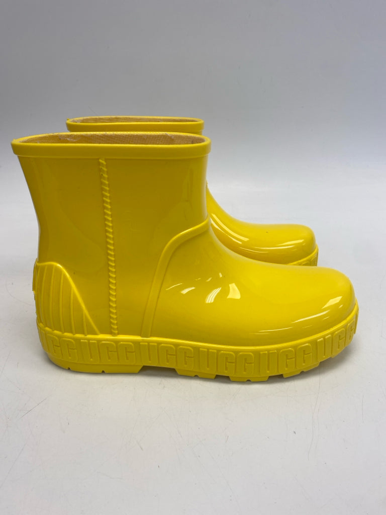 UGG  Size 7 Yellow Boots