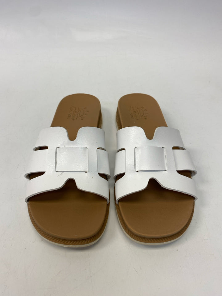 Skechers  Size 6 White Sandals