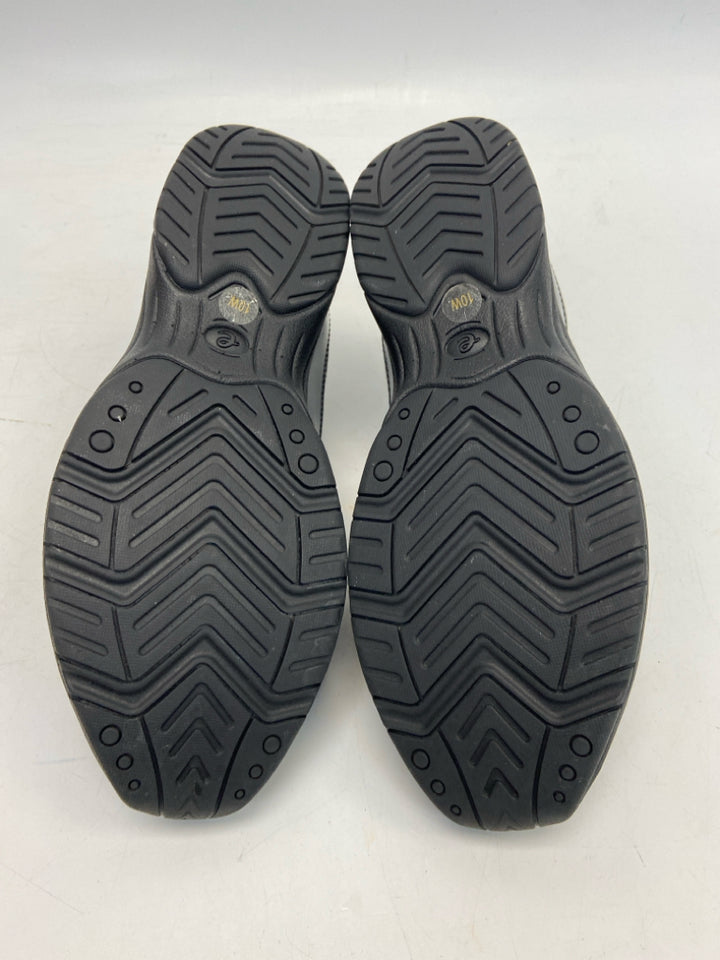 NWOT Easy Spirit  Size 10 Black Quilted Sneakers
