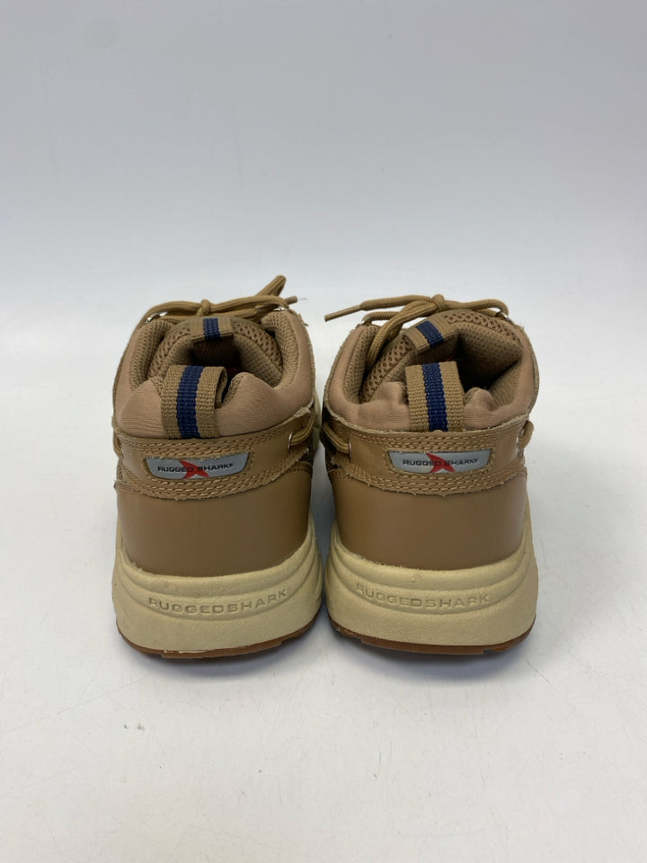 Size 8 Tan Navy Men&