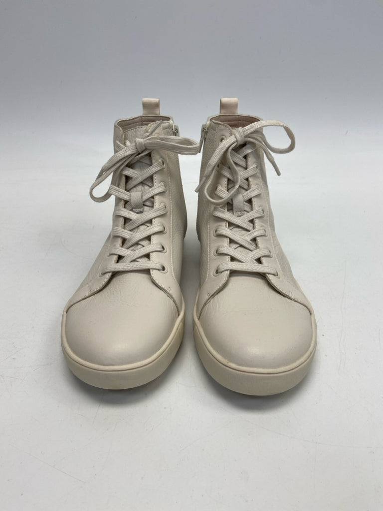 NWOT Naturalizer  Size 9 Cream Lace-up Sneakers