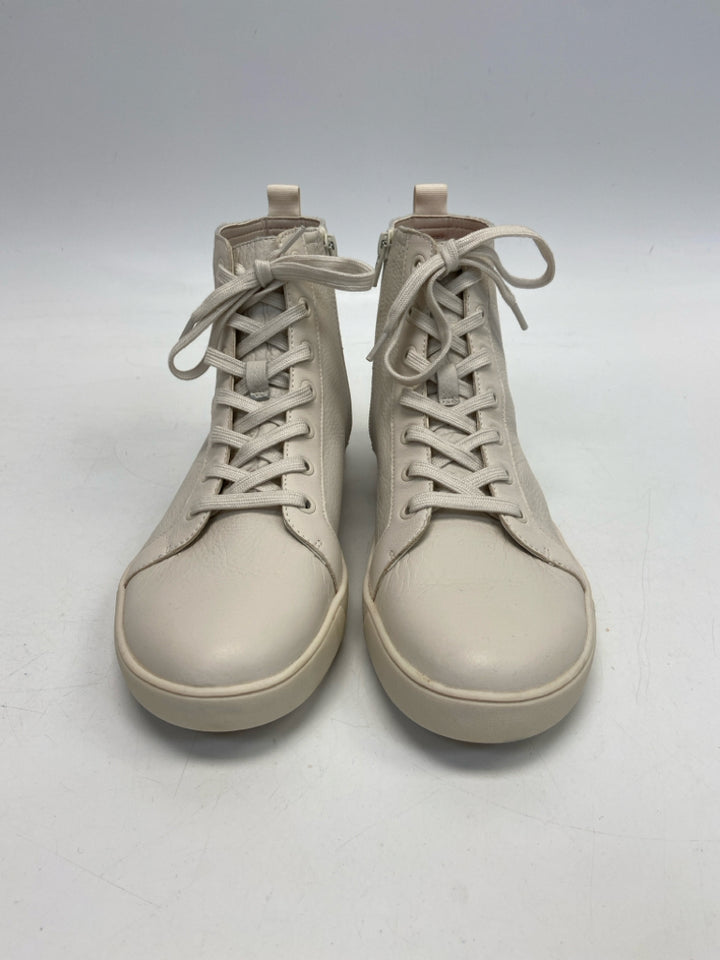 NWOT Naturalizer  Size 9 Cream Lace-up Sneakers