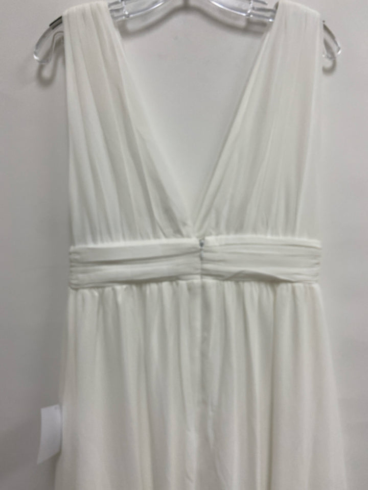 NWT LuLus Size M White Maxi Ladies Dress