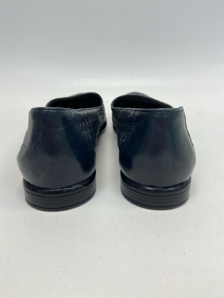 NWOT Trotters  Size 11 Dark Navy Woven Flats
