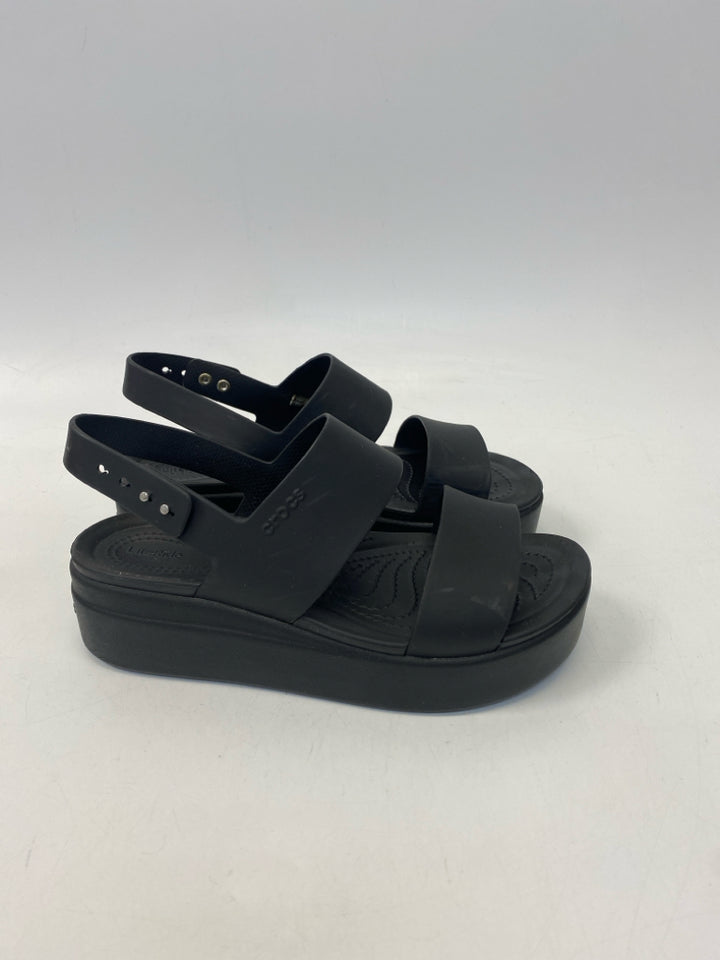 Crocs  Size 8 Black Sandals