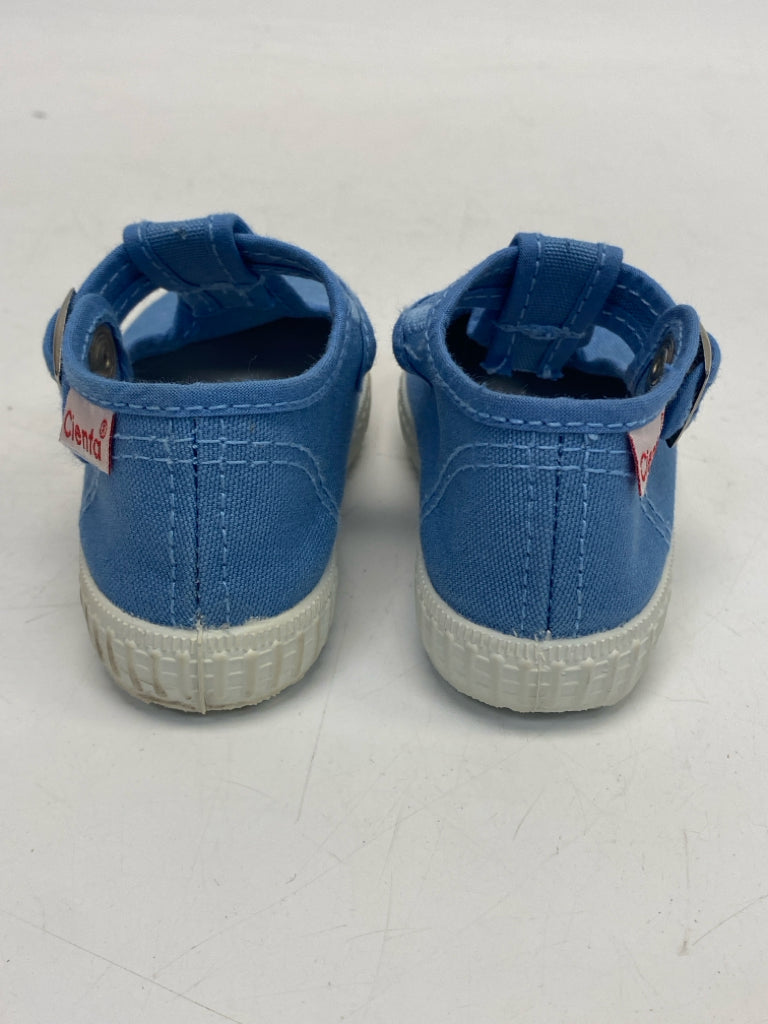 SIZE 20 Blue White Girl&