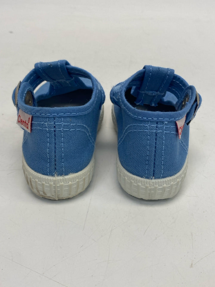 SIZE 20 Blue White Girl&