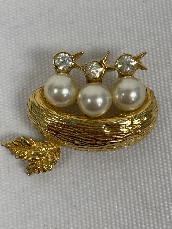 Vintqage Marvella 1.5" Gold Color Pearl  Birdnest Pin