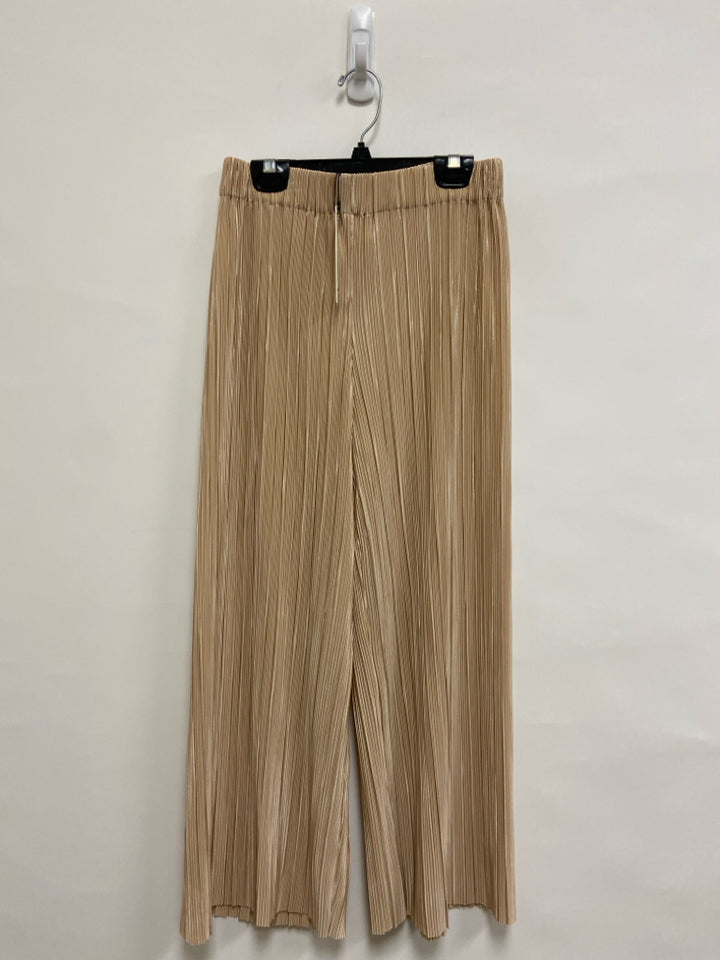 NWT Alice + Olivia Size XS Beige Pleated Ladies Pants