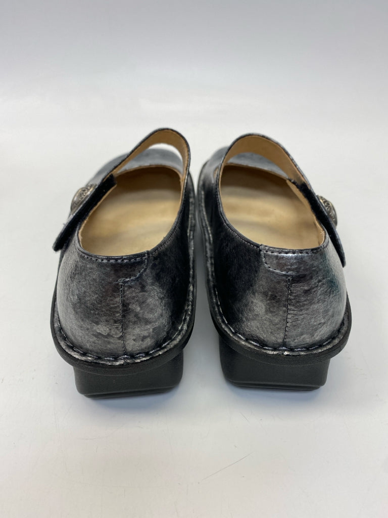 NWOT Alegria  Size 39 Gray Black Flats