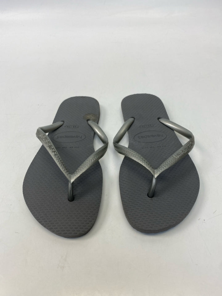 Size 6 Gray/Silver Sandals