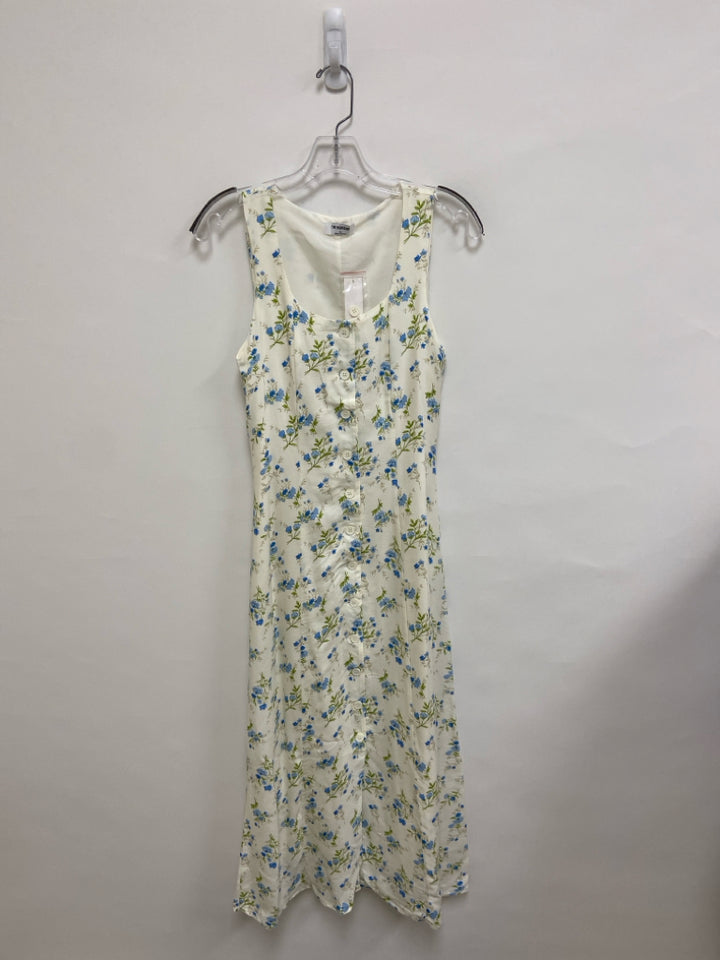 NWT Size M White Blue/Green Floral Sleeveless Ladies Dress