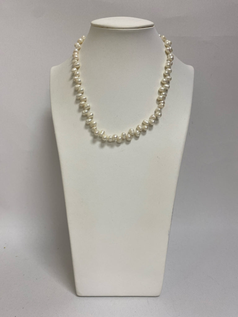 Pearl Teardrop Necklace