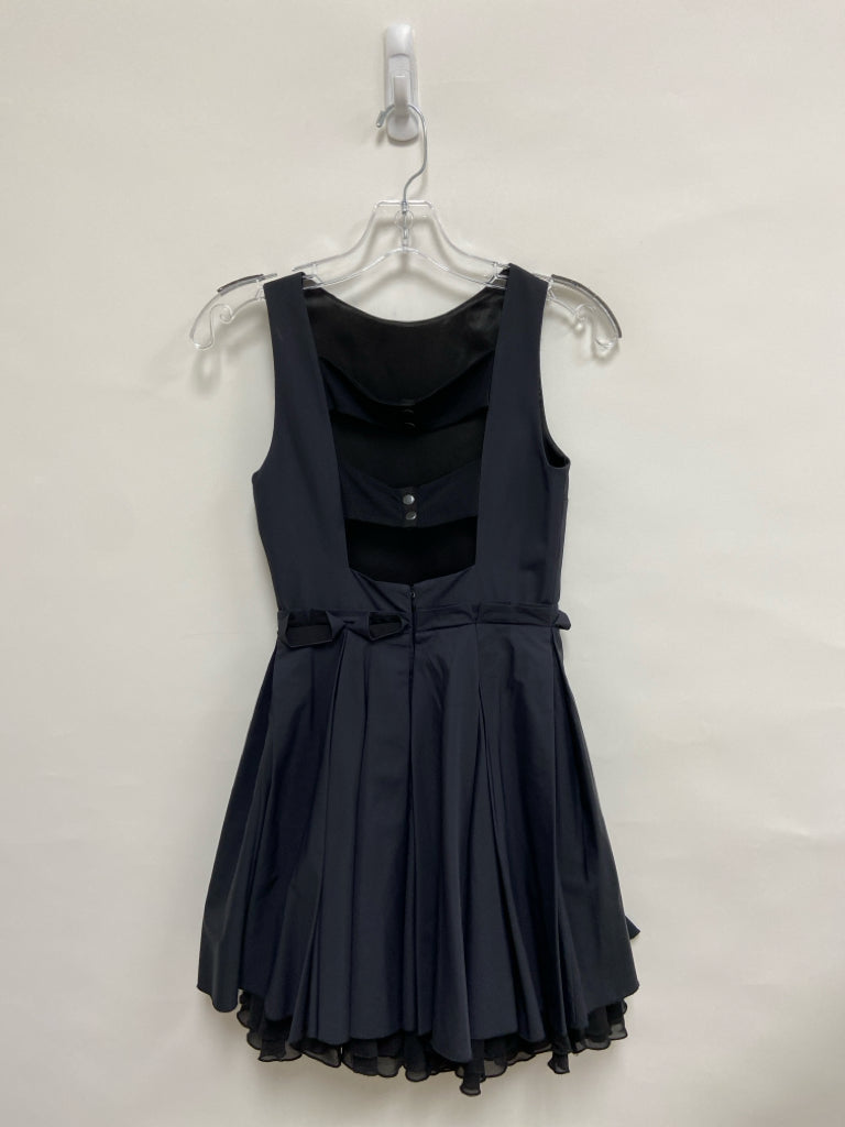 Alice + Olivia Size XS Black Sleeveless Ladies Dress