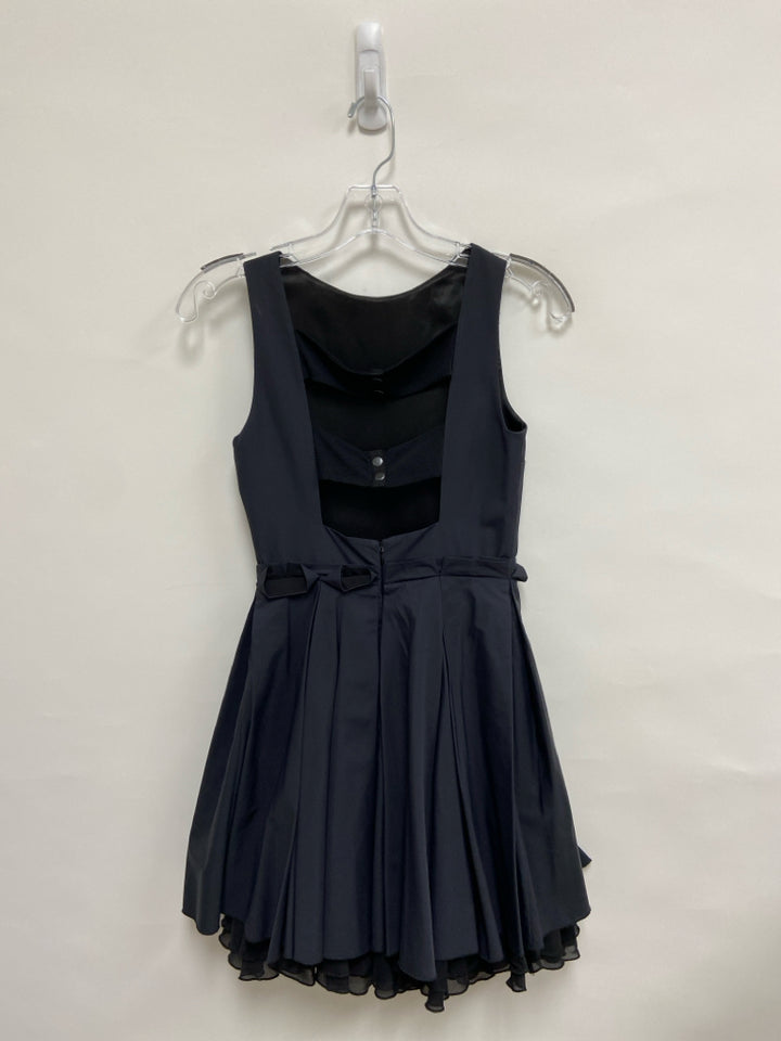 Alice + Olivia Size XS Black Sleeveless Ladies Dress