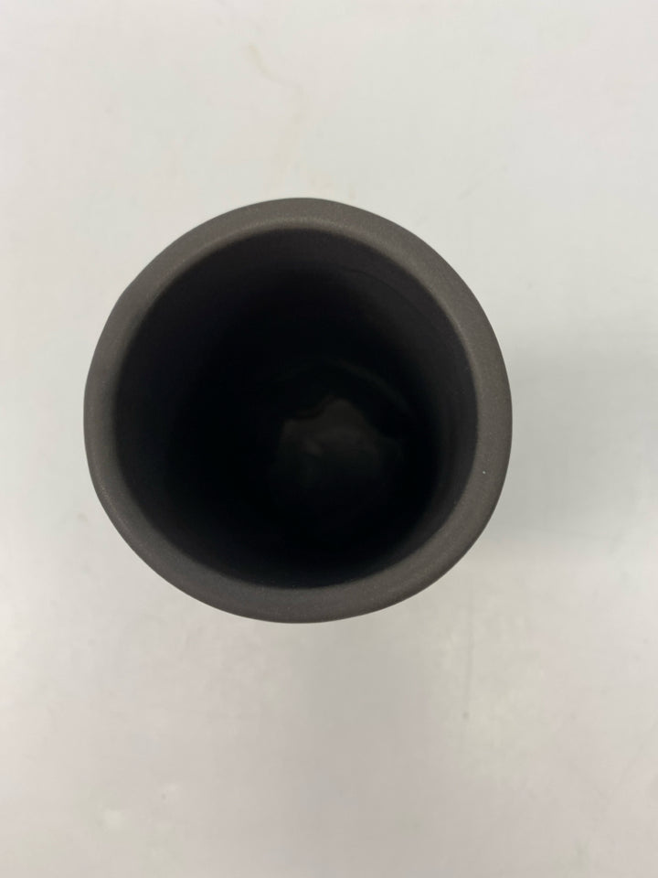 Black White Pottery