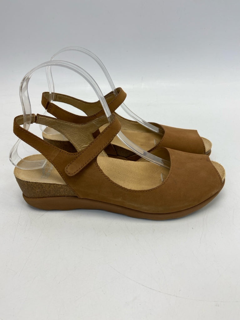Dansko  Size 39 Brown Sandals