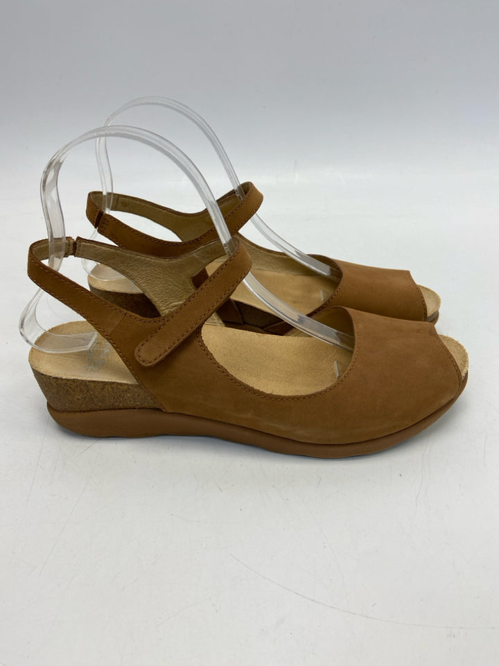 Dansko  Size 39 Brown Sandals
