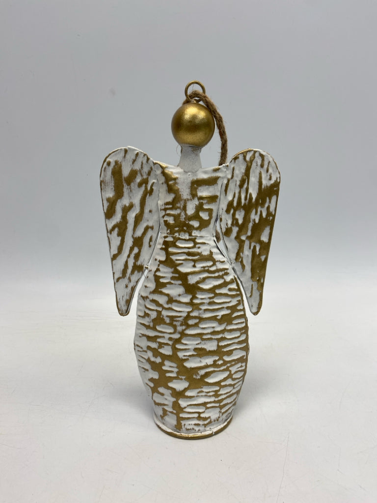 NWT White Gold Metal Christmas