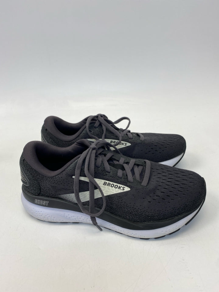 Brooks  Size 7 Black Lace-up Sneakers