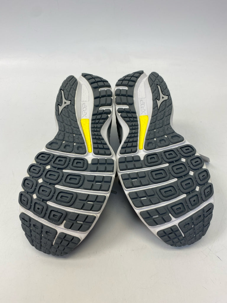 NWT Mizuno  Size 8.5 Gray Lace-up Sneakers