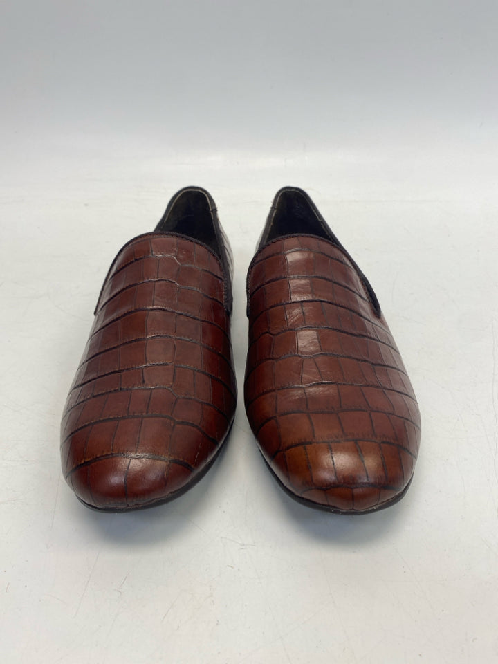 Born US Shoe Size 8.5 Brown Embossed Leather Flats