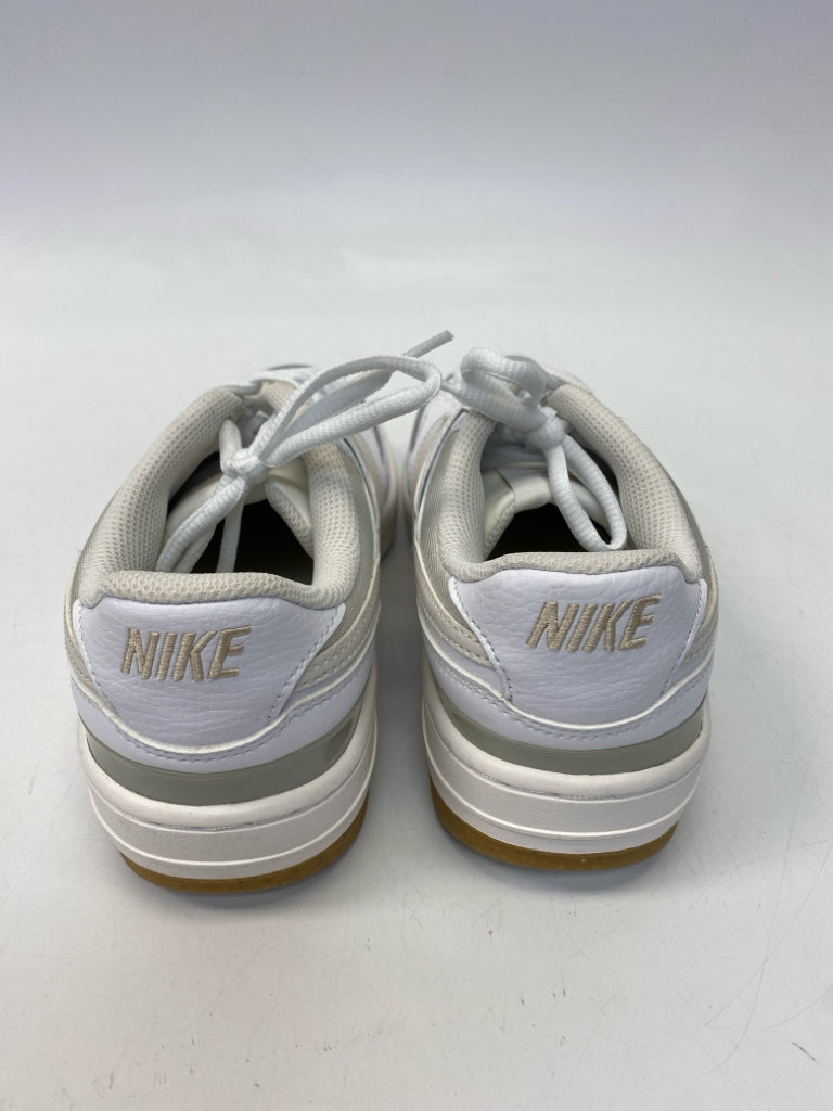 Nike  Size 7.5 White Lace-up Sneakers