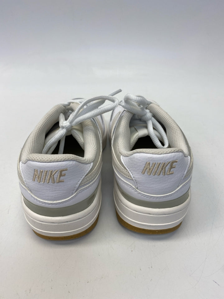 Nike  Size 7.5 White Lace-up Sneakers