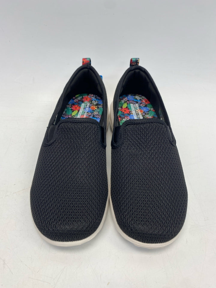 NWT Skechers  Size 8.5 Black Knit Sneakers