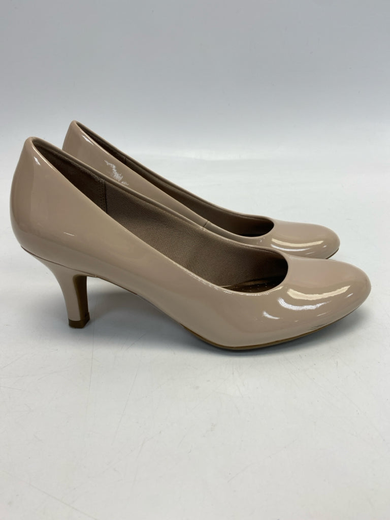 Life Stride  Size 7.5 Nude Patent Heels