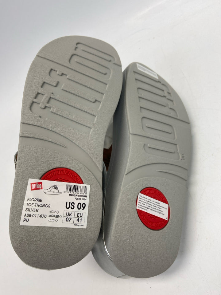 NWOT Fit Flop  Size 9 Silver Sandals