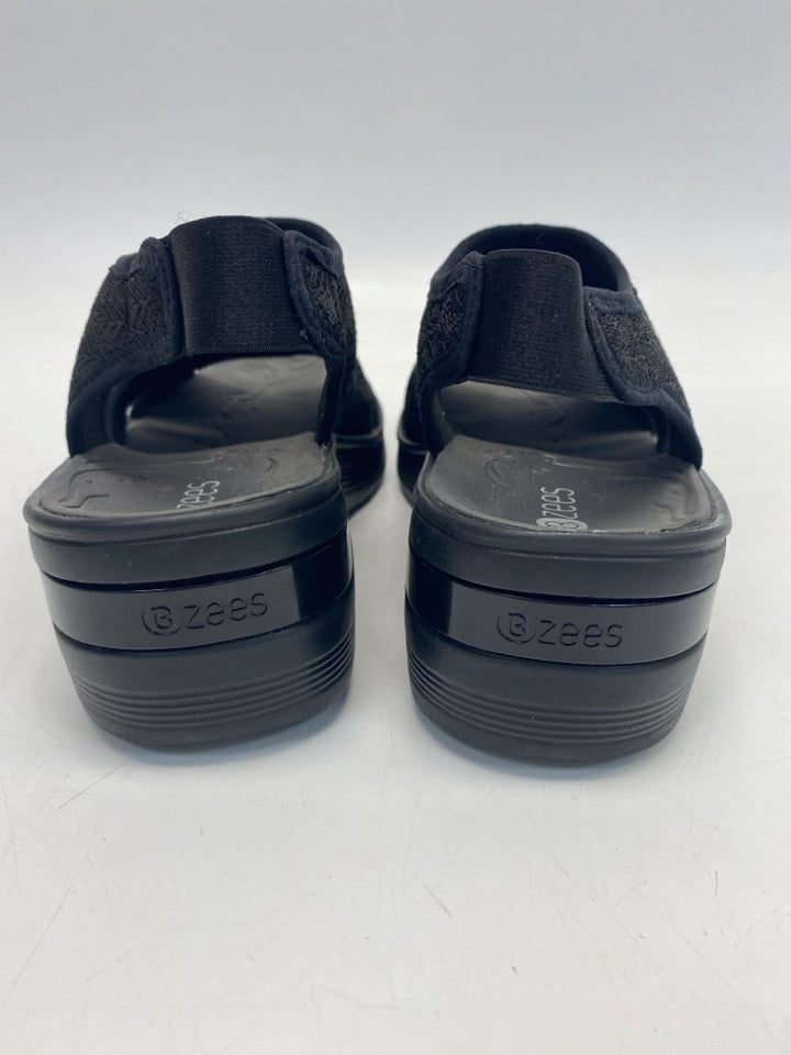 Bzees  Size 10W Black Sandals