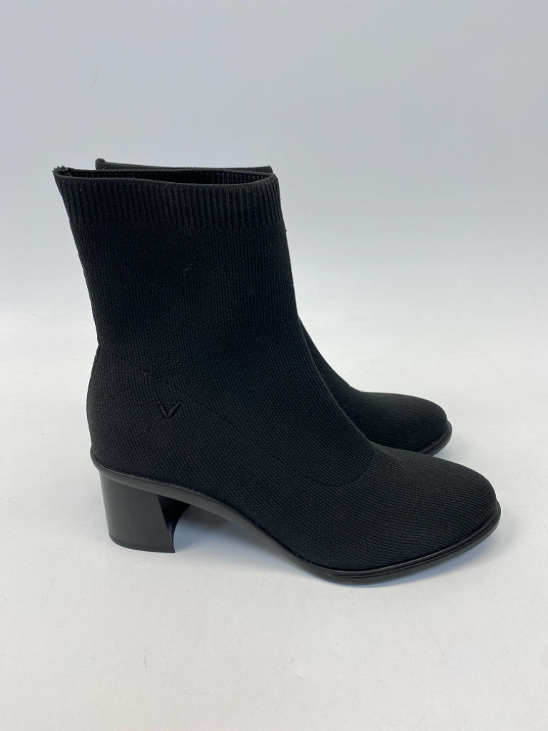 NWOT Vivaia  Size 39 Black Knit Boots