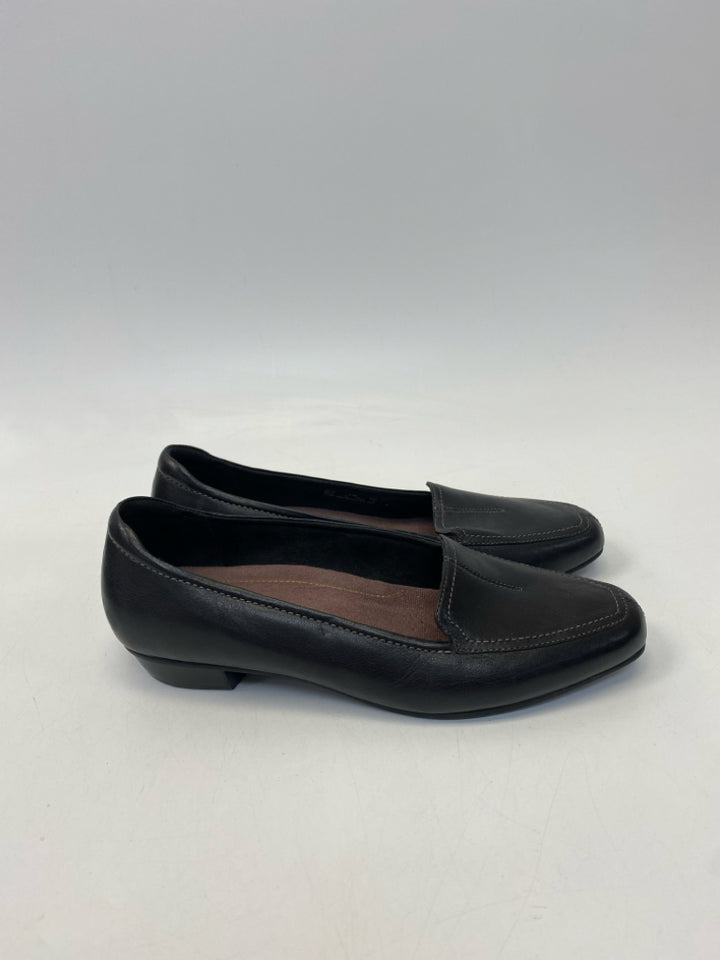 Clarks  Size 9.5 Black Flats