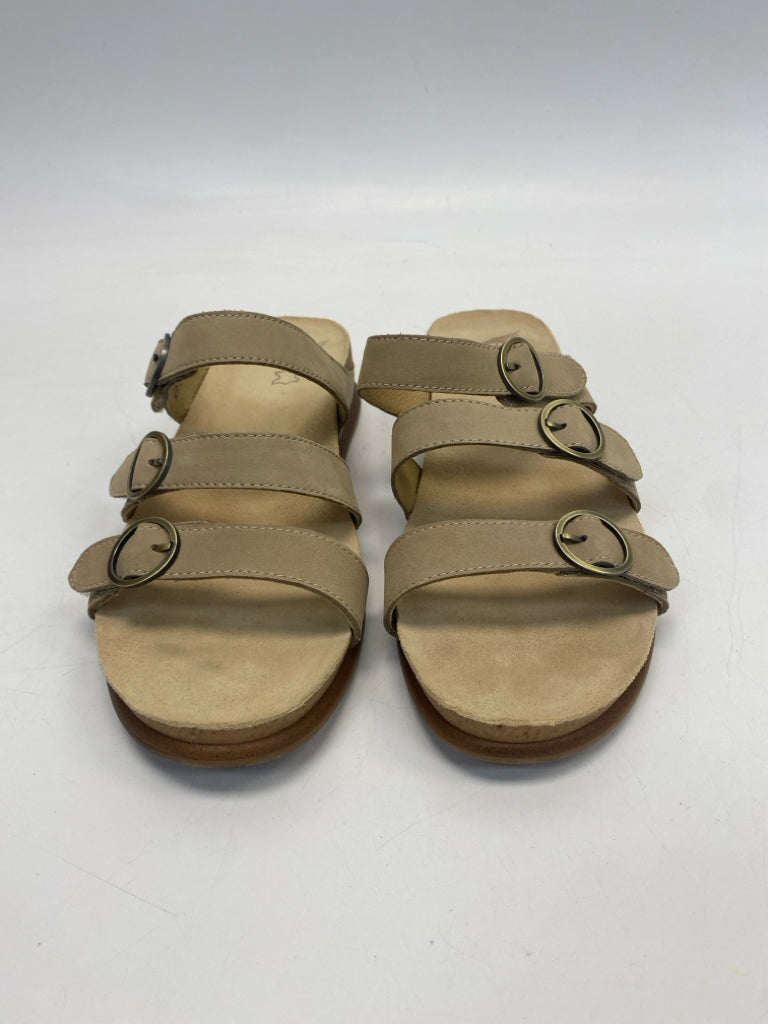 Dansko  Size 41 Cream Sandals
