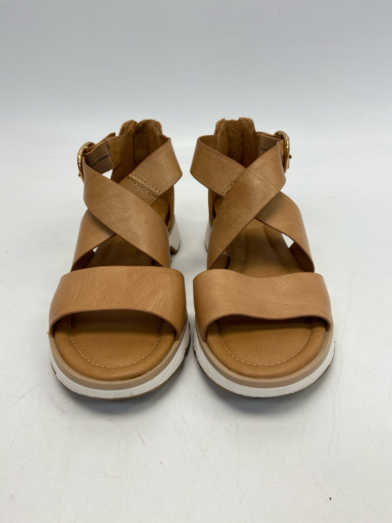 Sofft  Size 6 Camel Crisscross Leather Sandals