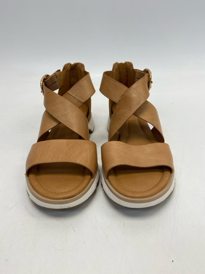 Sofft  Size 6 Camel Crisscross Leather Sandals