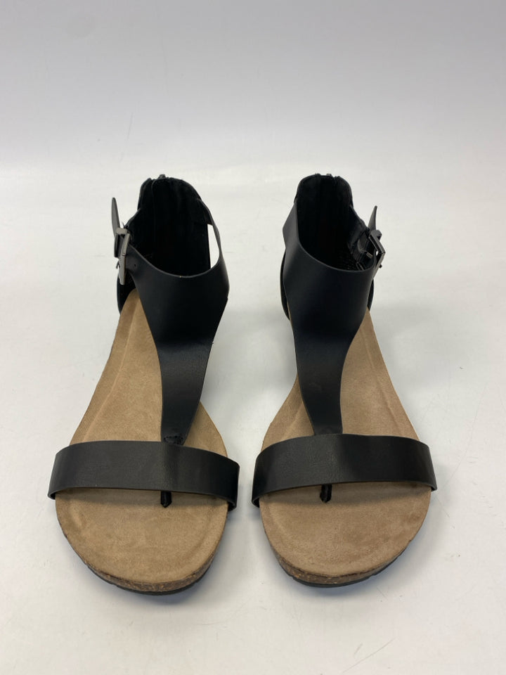 Kenneth Cole  Size 7.5 Black Zipper Sandals
