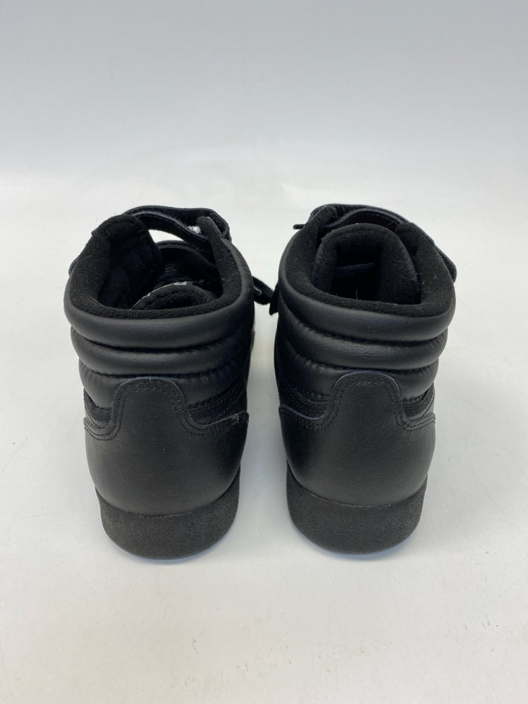 Reebok  Size 7.5 Black Lace-up Sneakers