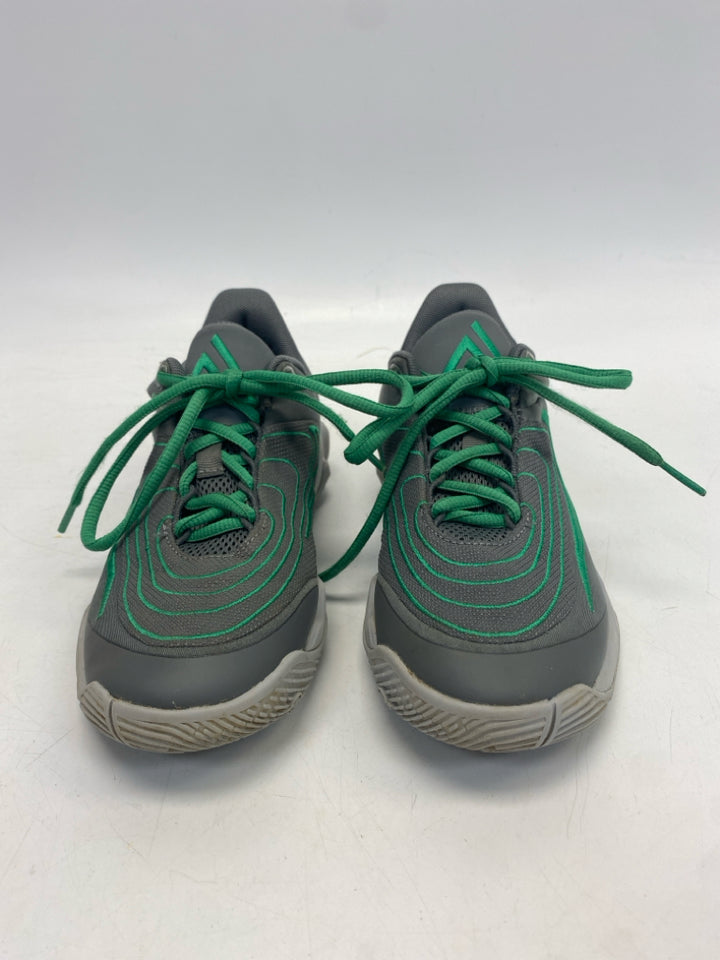 Nike SIZE 4 Gray Green Girl&