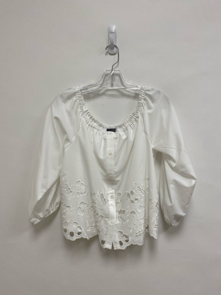 VINCE CAMUTO Size M White Flowers Cropped Ladies Top
