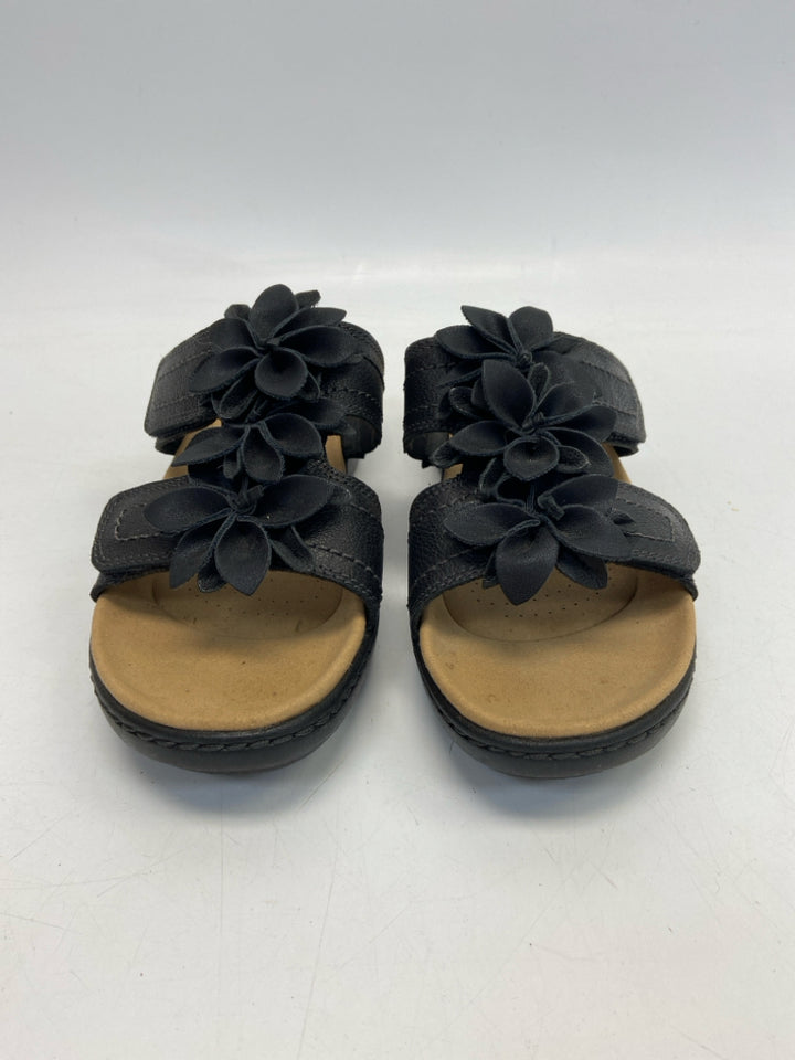 NWOT Clarks  Size 8.5 Black Rosette(s) Sandals