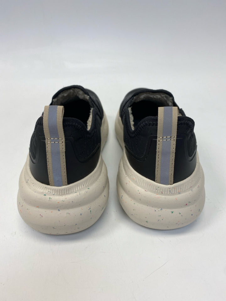 NWOT Dearfoams  Size 7 Black Slippers