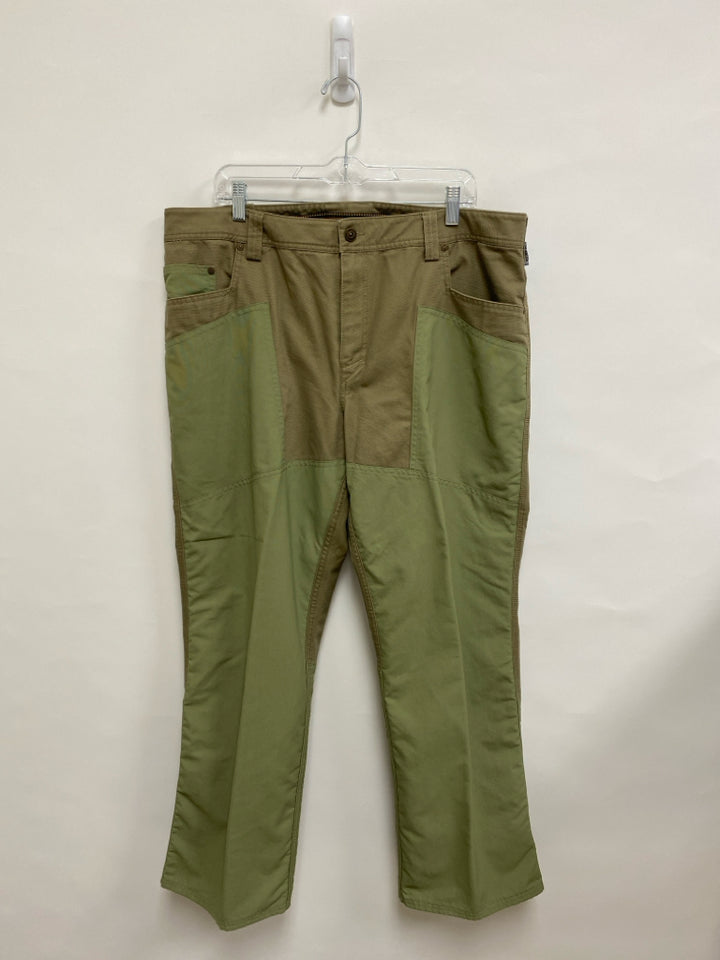 Under Armour Size 38 Taupe Olive Green Men&