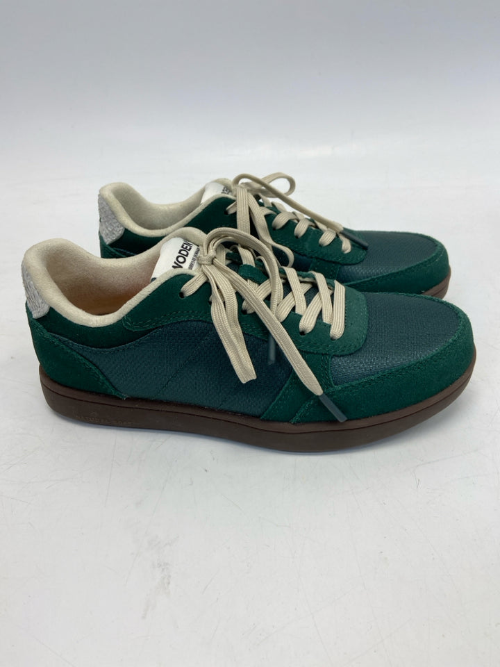 EU Shoe Size 36 US Shoe Size 5 Green Cream Lace-up Sneakers
