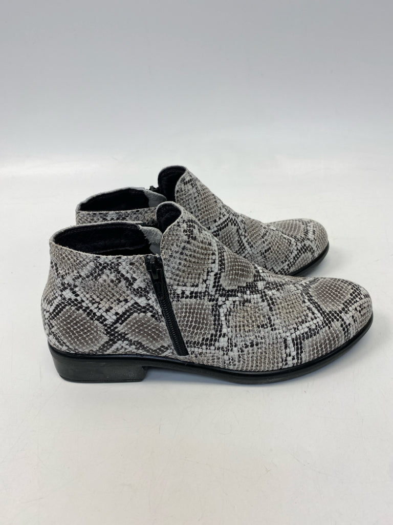 Naot  Size 38 Gray Black Snakeprint Boots