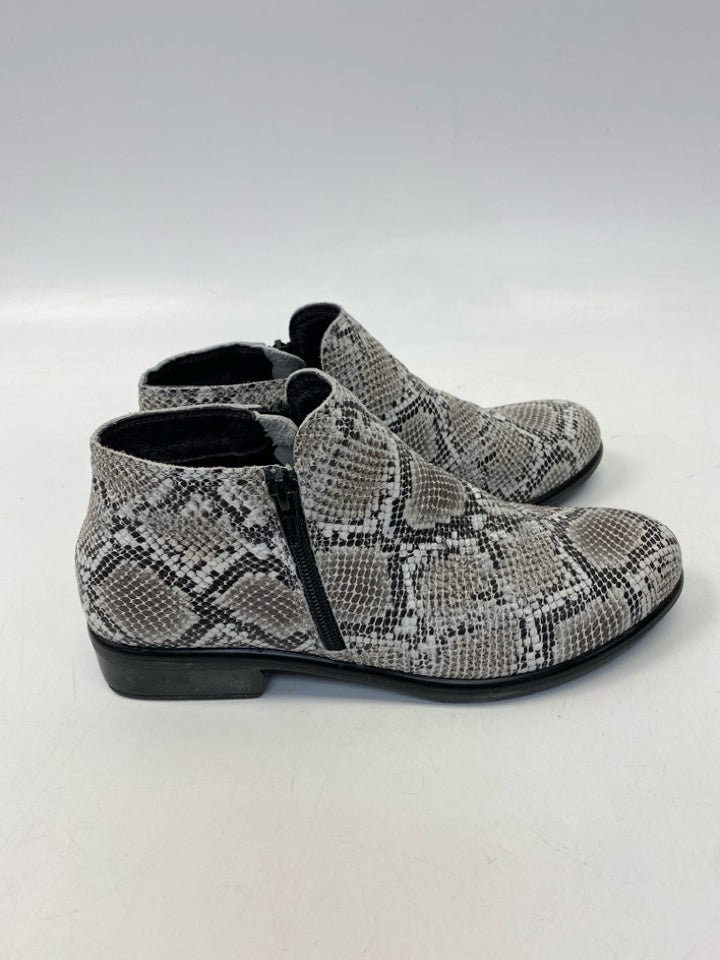 Naot  Size 38 Gray Black Snakeprint Boots